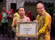 Bupati Berikan Penghargaan PT Bhumi Rantau Energi Dukung Tapin Art Fest 2025 16 Bupati Berikan Penghargaan PT Bhumi Rantau Energi Dukung Tapin Art Fest 2025