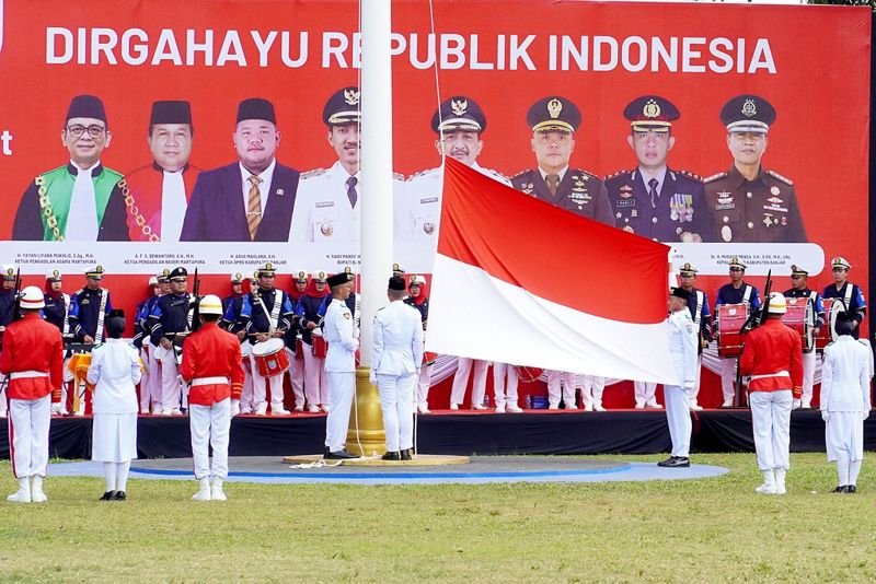 Peringati HUT RI, Pemkab Banjar Gelar Upacara Berlangsung Khidmat 1 Hal 4 4 KLm Martapura HUT RI