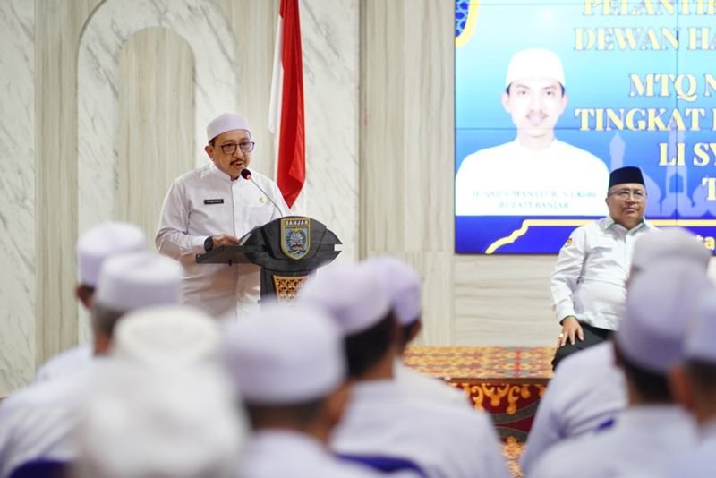 Hal 4 4 KLm Martapura lantik Dewan Hakim