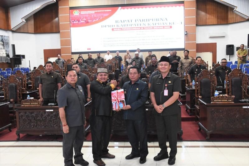 DPRD Terima Rancangan Akhir RPJMD Kabupaten Kapuas 2025-2029 1 Hal 4 Foto kontrak Kapuas 8