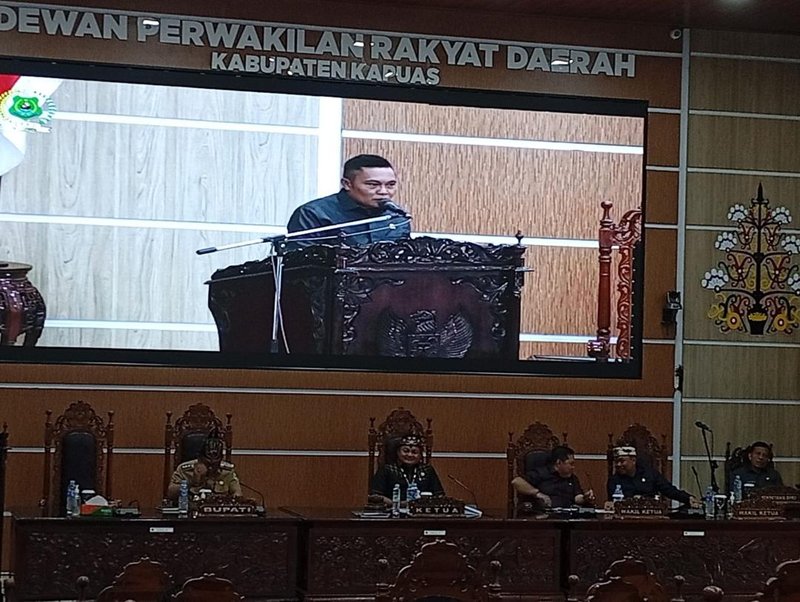 DPRD Kapuas Soroti Banyak Usulan Infrastruktur Belum Terealisasi 1 Hal 4 Foto kontrak Kapuas 9