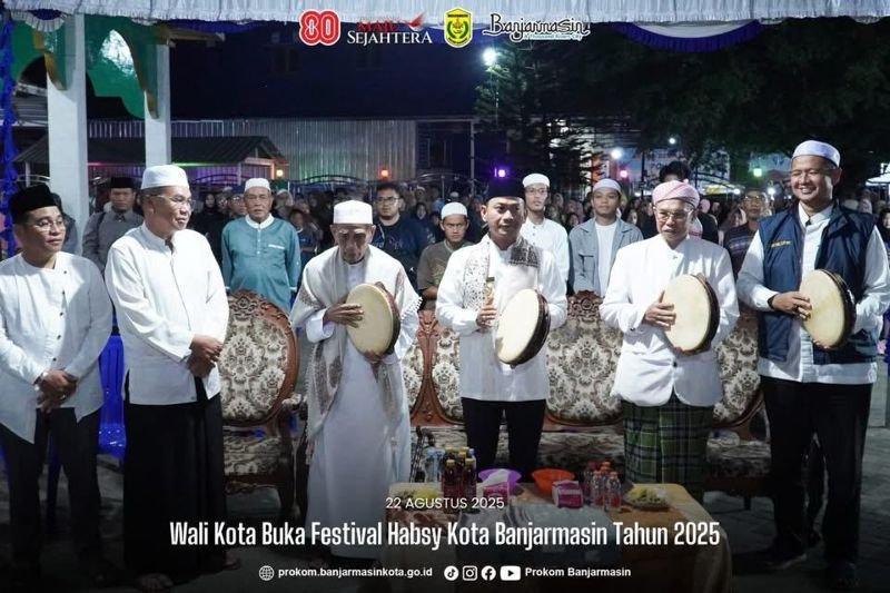 Wali Kota Banjarmasin, H M Yamin HR Secara Resmi Buka Festival Maulid Habsy Tingkat Kota Banjarmasin Tahun 2025 1 Hal 5 3 KLm KOntrak 2