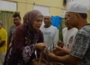 Wakili Wali Kota Yamin, Ananda Serahkan Sembako untuk Korban Runtuhnya Titian Kampung Hijau 39 Wakili Wali Kota Yamin, Ananda Serahkan Sembako untuk Korban Runtuhnya Titian Kampung Hijau
