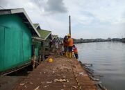 Titian Kampung Hijau Ambruk, PAM Bandarmasih Gerak Cepat Perbaiki Suplai Air Bersih untuk Warga 34 Titian Kampung Hijau Ambruk, PAM Bandarmasih Gerak Cepat Perbaiki Suplai Air Bersih untuk Warga
