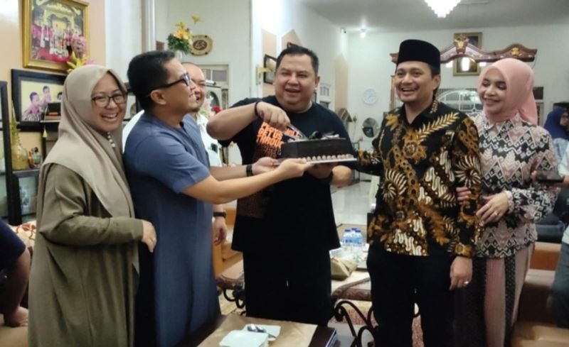 Hal 5 4 KLm Kejuatan Kue Milad Troy