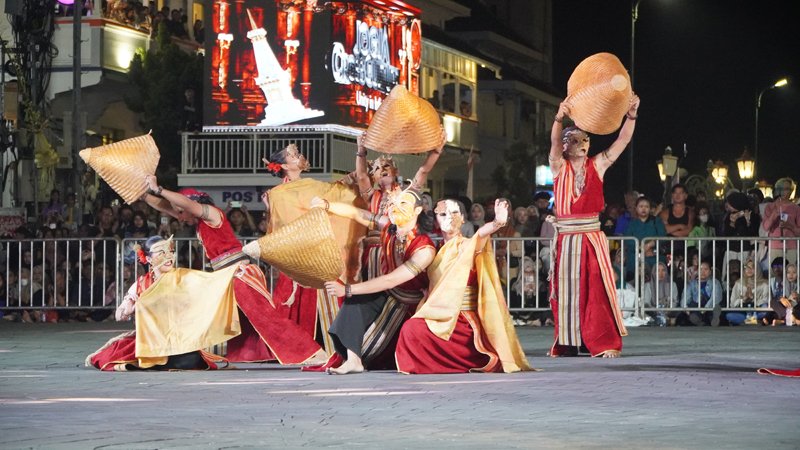 Karnaval Budaya Nusantara Tutup Rakernas JKPI, Banjarmasin Tampilkan Pesona Sasirangan 1 Hal 5 7 Klm KOntrak 1 Gabung