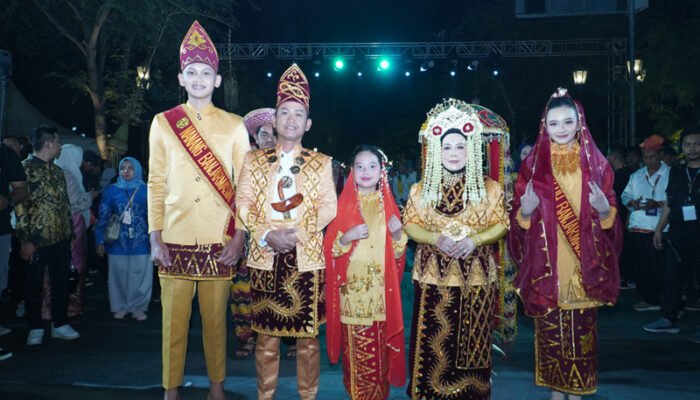 Karnaval Budaya Nusantara Tutup Rakernas JKPI, Banjarmasin Tampilkan Pesona Sasirangan 4 Hal 5 7 Klm Kontrak 3
