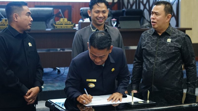 DPRD dan Pemko Banjarmasin 'Ketok' APBD Perubahan 2025 1 Hal 6 3 KLM MOU