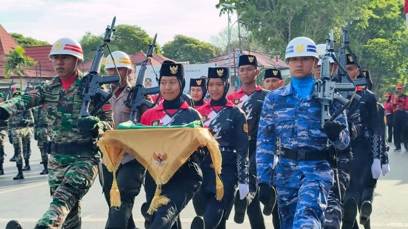 Kisah Kembar Paskibraka Banjarbaru, Almira dan Raihan Persembahkan Semangat untuk Orang Tua 1 Hal 6 3 KLM Si Kembar
