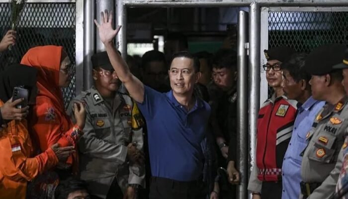 Usai Terima Abolisi, Mantan Menteri Perdagangan Tom Lembong Resmi Bebas dari Rutan Cipinang