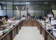 Komisi II DPRD Kalsel Dorong Optimalisasi BUMD dalam RDP KUA-PPAS 2026 bersama Empat BUMD 12 Komisi II DPRD Kalsel Dorong Optimalisasi BUMD dalam RDP KUA-PPAS 2026 bersama Empat BUMD