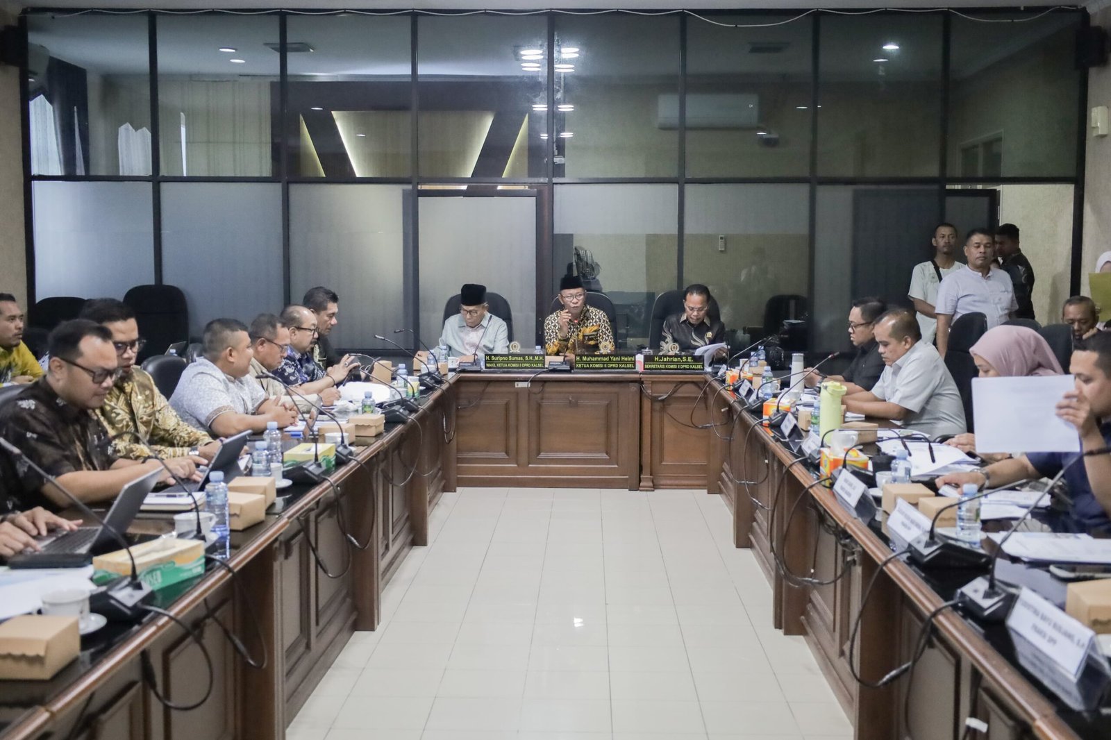 Komisi II DPRD Kalsel Dorong Optimalisasi BUMD dalam RDP KUA-PPAS 2026 bersama Empat BUMD 1 IMG 20250802 WA0054 scaled