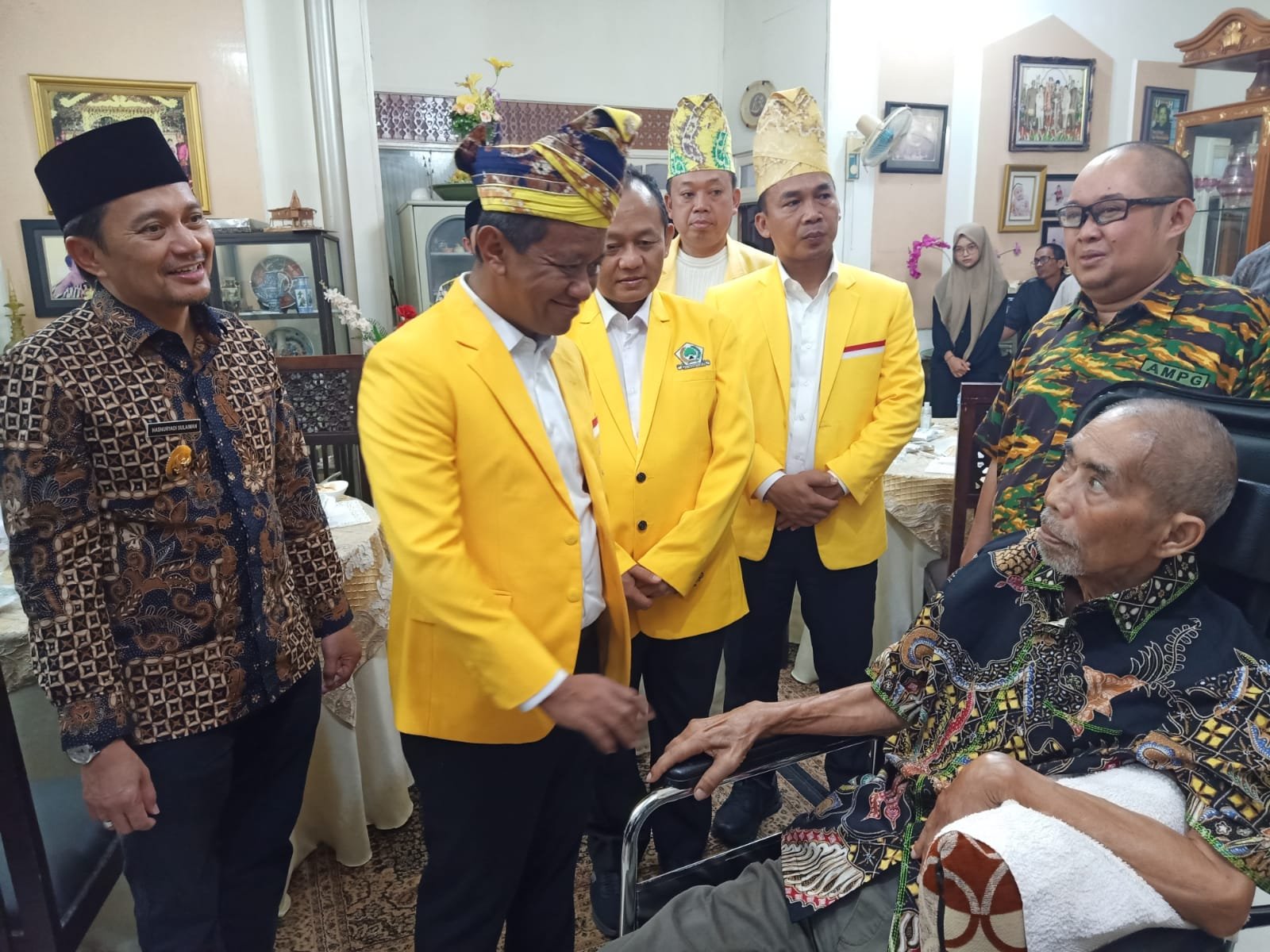 Dinilai Sesepuh Golkar Kalsel, Bahlil Kunjungi Kediaman Gusti Rusdi Effendi di Banjarmasin 1 IMG 20250803 WA0044 1
