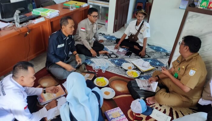 Monev Tim Kecamatan Tatah Makmur [] Pemdes Pandan Sari Dinilai Responsif dan Tertata Rapi