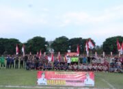 Meriahkan HUT RI ke-80, Bupati HST Bersama Polres Kibarkan Bendera Merah Putih Di Lapangan Stadion Murakata Barabai