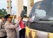 Kapolres Tapin Cegat Pengendara, Bagikan 400 Bendera Merah Putih Gratis 25 Kapolres Tapin Cegat Pengendara, Bagikan 400 Bendera Merah Putih Gratis