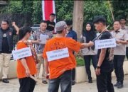 Rekonstruksi Kasus Pembunuhan dan Mutilasi di Paramasan, Istri dan Kakak Ipar Peragakan 43 Adegan 34 Rekonstruksi Kasus Pembunuhan dan Mutilasi di Paramasan, Istri dan Kakak Ipar Peragakan 43 Adegan