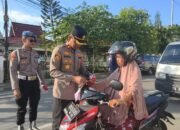Semarakkan HUT RI ke-80, Polres Kotabaru Bagikan Bendera Merah Putih 33 Semarakkan HUT RI ke-80, Polres Kotabaru Bagikan Bendera Merah Putih