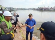 Komisi III DPRD Kota Banjarmasin Desak Proyek Titian Kampung Hijau Segera Rampung 45 Komisi III DPRD Kota Banjarmasin Desak Proyek Titian Kampung Hijau Segera Rampung
