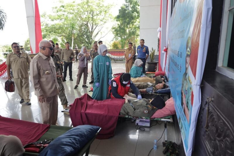 Satpol PP dan Damkar Kalsel Gelar Donor Darah, Gubernur Muhidin Turut Pantau 1 IMG 20250812 WA0039 e1754982291145