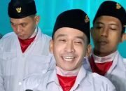 Presenter Ruben Onsu Kibarkan Bendera di Bawah Air Akuarium Sea World