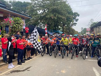 Bupati HST Lepas Peserta Gowes Menyala Jelajah Bumi Murakata 1 IMG 20250824 WA0039