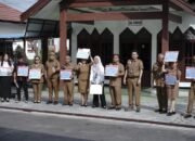 Dinas ESDM Serahkan Hadiah Lomba 17 Agustusan 34 Dinas ESDM Serahkan Hadiah Lomba 17 Agustusan
