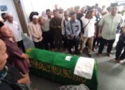 Ribuan Umat Islam Salatkan Jenazah Nafarin, Rekanan Kenang Perjalanan Hidup Almarhum 9 Ribuan Umat Islam Salatkan Jenazah Nafarin, Rekanan Kenang Perjalanan Hidup Almarhum