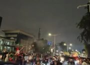 Massa Kembali unjuk Rasa di Persimpangan Jalan Otista Raya Jakarta Timur