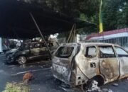Mobil Operasional Jurnalis Ikut Dibakar Massa 17 Mobil Operasional Jurnalis Ikut Dibakar Massa