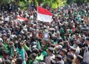 Kericuhan Demonstrasi di Denpasar, Delapan Polisi dan Dua Warga Sipil Terluka