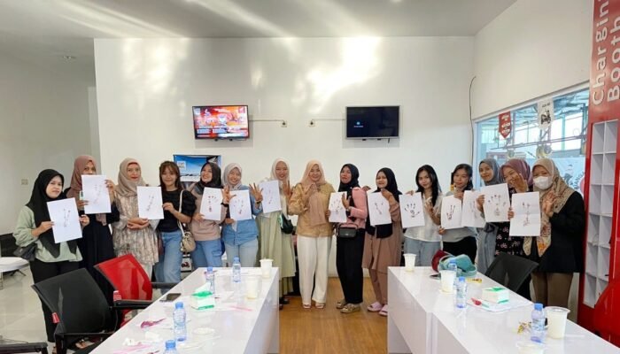 Sentuhan Seni di Jemari: Kelas Henna Gratis di Dealer Satrio Biru