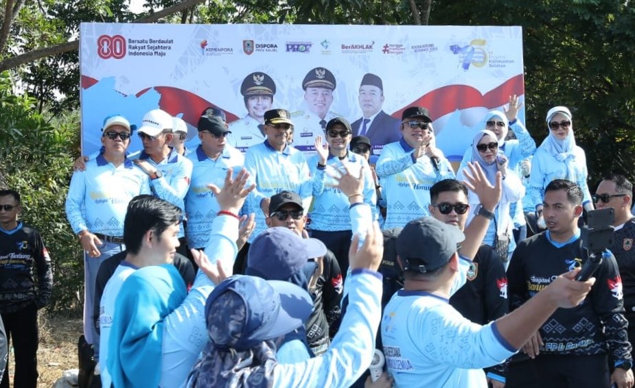 Ribuan Peserta Ikuti Fun Walk Harjad ke-75 Kalsel 1 IMG 20250816 135151