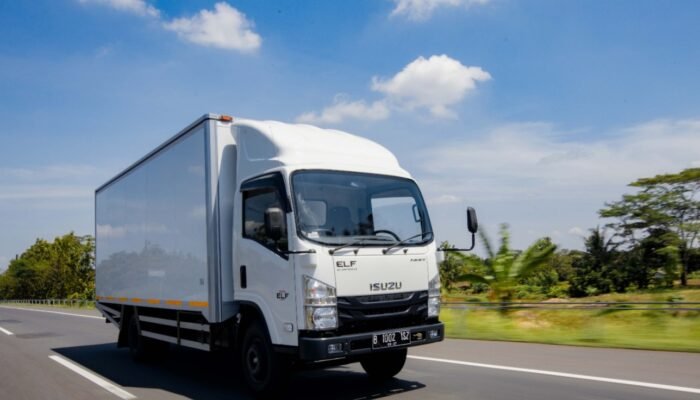 Beli Isuzu ELF NMR, Gratis Filter Solar dan Garansi Mesin Lebih Panjang
