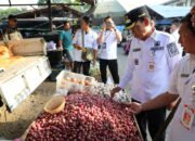 Wabup Pantau Harga Kebutuhan Pokok di Pasar Kandangan 