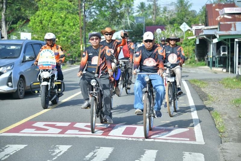 Wabup Bersepeda Ontel Bersama Komunitas SUBUH 1 Hal 12 HSS 3 klm 13