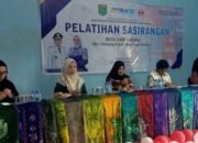Sekretaris Diskumdagri Tutup Pelatihan Sasirangan