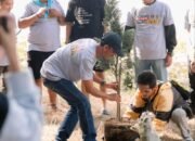 PWI Tanbu dan Pelindo Tanam Pohon di Pantai Rindu Alam