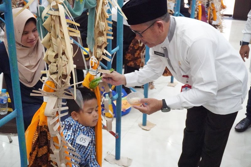 Hal 4 4 KLM Martapura Baayun Maulid