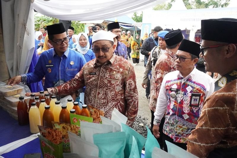 Hal 4 4 KLm Martapura Tinjau Stand