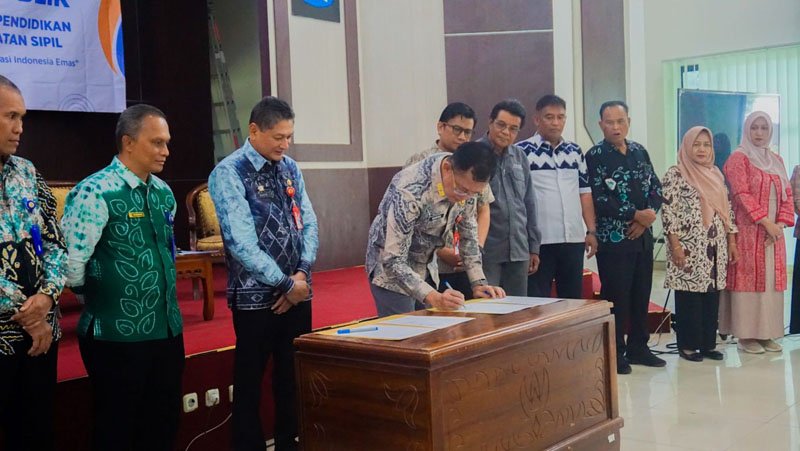 Pemko Banjarbaru Gelar Forum Konsultasi Publik Tingkatkan Kualitas Layanan Disdik dan Disdukcapil 1 Hal 6 3 KLM BJB 1 8