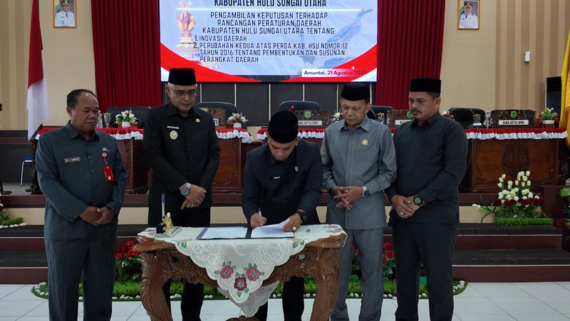 Dua Raperda Disetujui 1 Hal 9 HSU 4 klm