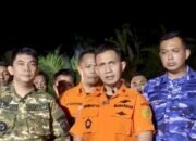 Bupati Tanah Bumbu Serahkan Delapan Jasad Korban Helikopter Jatuh ke Basarnas 8 Bupati Tanah Bumbu Serahkan Delapan Jasad Korban Helikopter Jatuh ke Basarnas