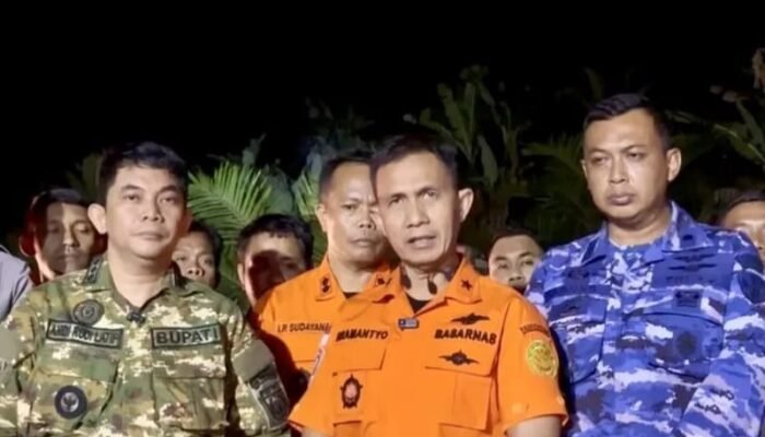 Bupati Tanah Bumbu Serahkan Delapan Jasad Korban Helikopter Jatuh ke Basarnas