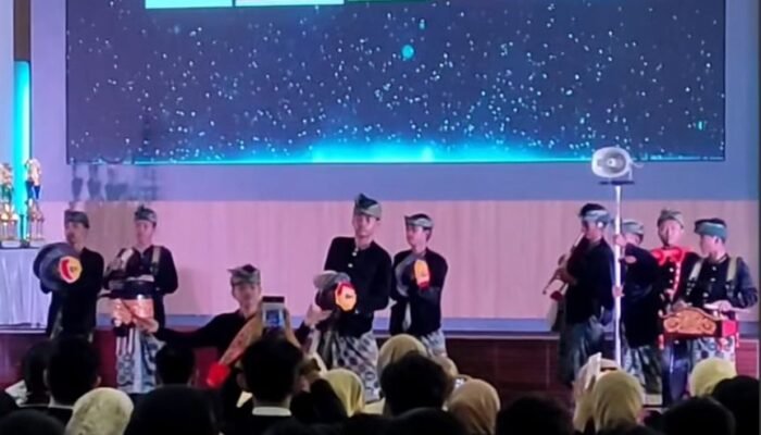 Tim Farmasi ULM Raih Silver Medal di Internasional Students Competition 3 IMG 20250908 WA0021