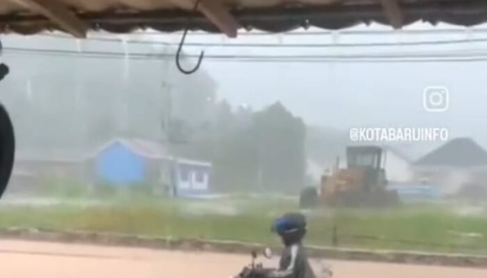 Hujan Deras, Ruas Jalan Sungai Thaib Kotabaru Terendam Banjir
