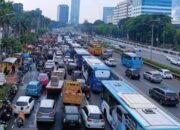 Mahasiswa Unjuk Rasa,Jalan Gatot Subroto depan DPR/MPR Tersendat 8 Mahasiswa Unjuk Rasa,Jalan Gatot Subroto depan DPR/MPR Tersendat