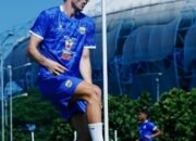 Duel Tensi Tinggi Antara Persib Bandung Melawan Persebaya Surabaya 13 Duel Tensi Tinggi Antara Persib Bandung Melawan Persebaya Surabaya