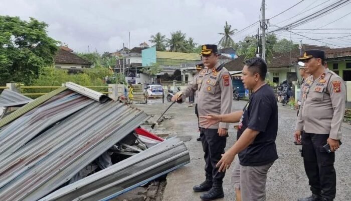 Lima Rumah Ambruk dan 33 Rusak Berat Akibat Banjir di Tabanan Bali