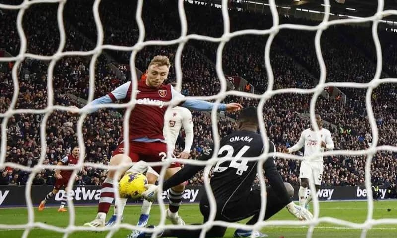 Kiper Kamerun, Andre Onana Resmi Dipinjamkan MU ke Trabzonspor 1 IMG 20250912 WA0008